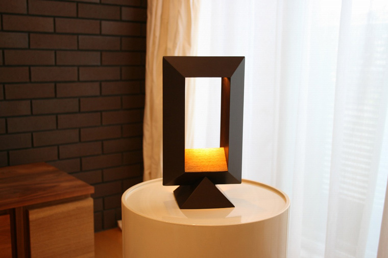 スタンド型LED照明器具