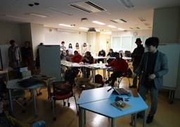 プロのクリエイターさん達を前にプレゼン。震えそう。