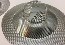 サンエイ金属さんに無理を言って難しい加工を依頼。