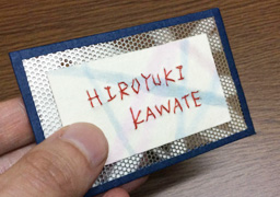 和紙や襖紙の断裁落ち端材を使用したTOTTYの名刺