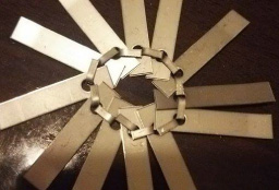 端材を力技で繋げる。