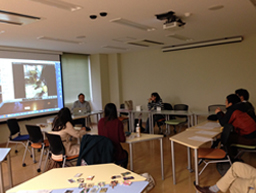 工場での加工の様子等、学生さんが立ち会えなかったシーンを原田より紹介。