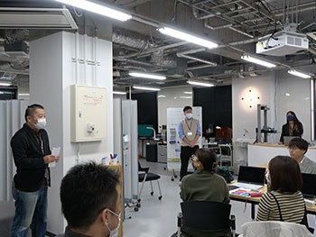 商品を売るにはどんなことを考えなければいけないのか聞く