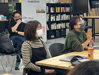 学生もお互いに質問を投げかけアイデアを深める