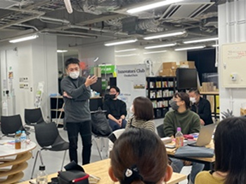 メンターによるアイデアアドバイス様子