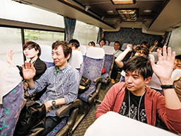 バス内オリエンテーション