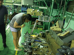 深夜、端財発掘現場にて